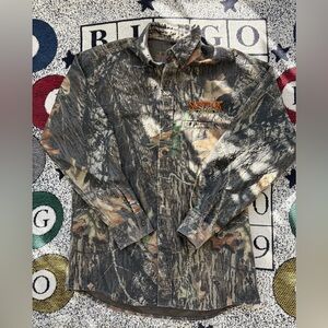 Men’s medium scent lok button up shirt in camo